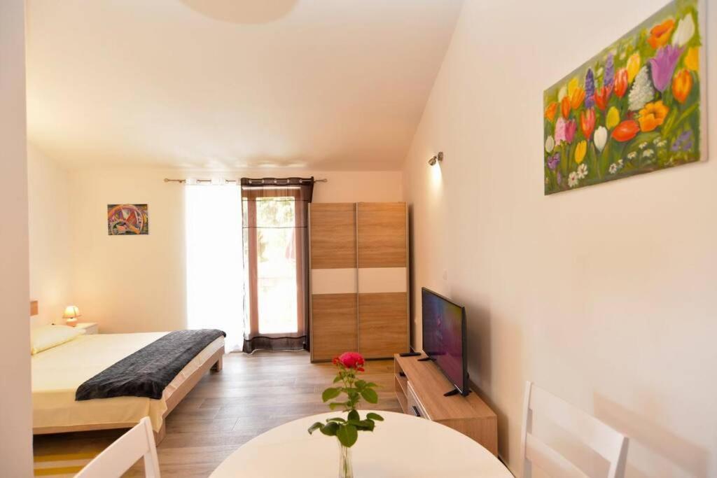 Apartment Vesna For 2, Free Parking And Wi-Fi Pula Exterior photo