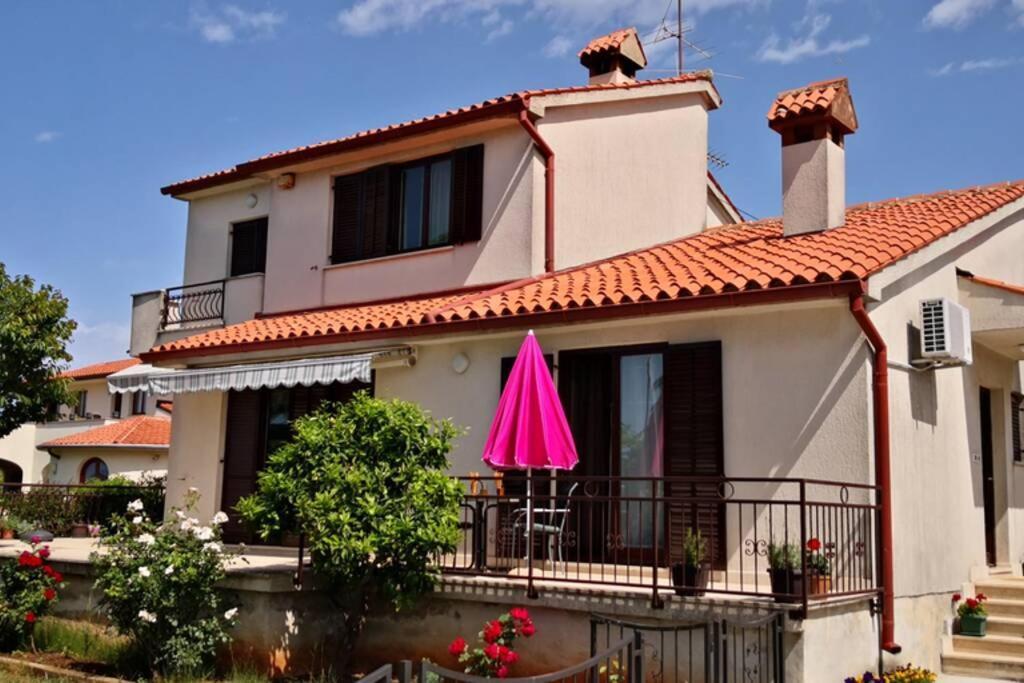 Apartment Vesna For 2, Free Parking And Wi-Fi Pula Exterior photo