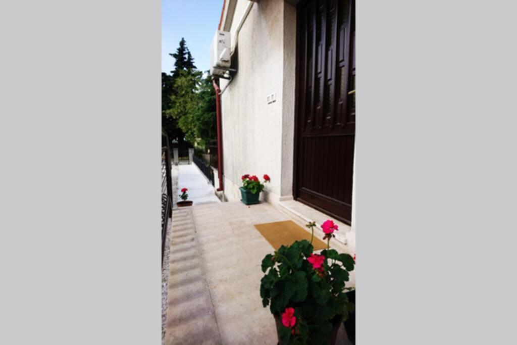 Apartment Vesna For 2, Free Parking And Wi-Fi Pula Exterior photo