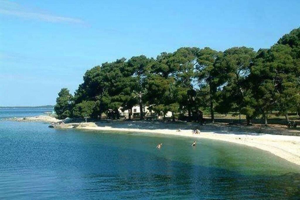 Apartment Vesna For 2, Free Parking And Wi-Fi Pula Exterior photo