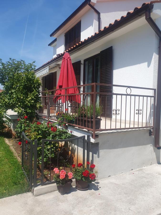 Apartment Vesna For 2, Free Parking And Wi-Fi Pula Exterior photo